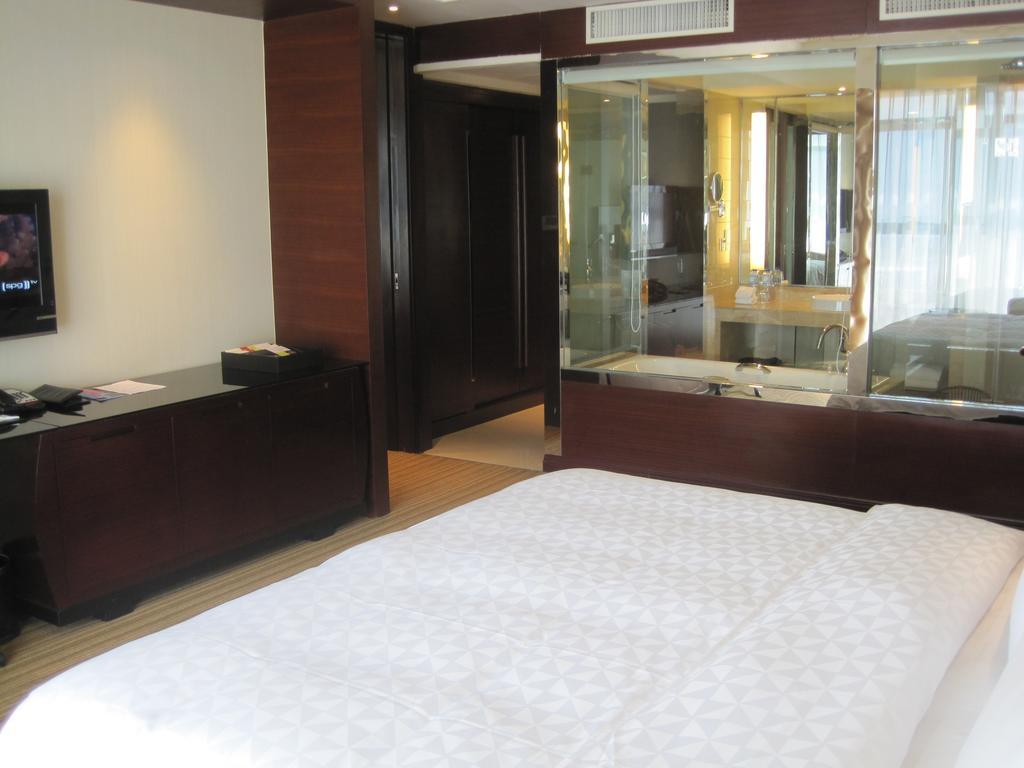 Ramada Plaza Lianyungang Hotel ภายนอก รูปภาพ